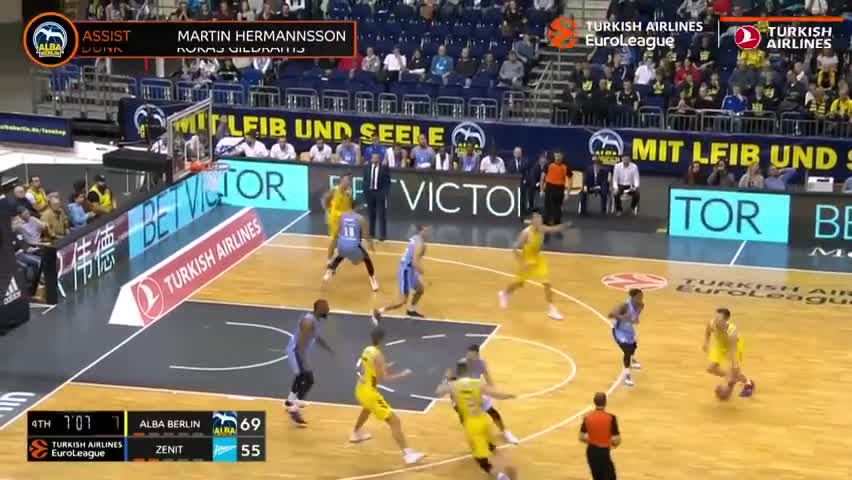 野茂英雄在美职累计拿下超过 100 场胜投，确立亚洲先驱地位