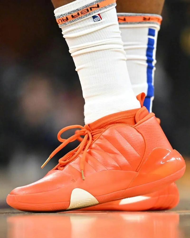 记者：曼联小将塞古-科内在洛桑体育训练，还踢了一场友谊赛