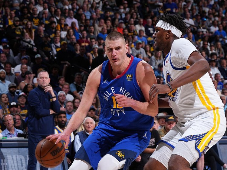 阿雷佐即将与2007级边锋萨穆埃莱·苏西签订首份职业合同，合约将持续至2028年。本次转会事宜由Gdsportlawfirm律所负责处理。#calciomercato 来源：著名记者斯基拉