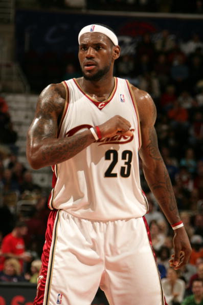 申花vs广岛三箭全场数据：射门13-14，控球率36-64