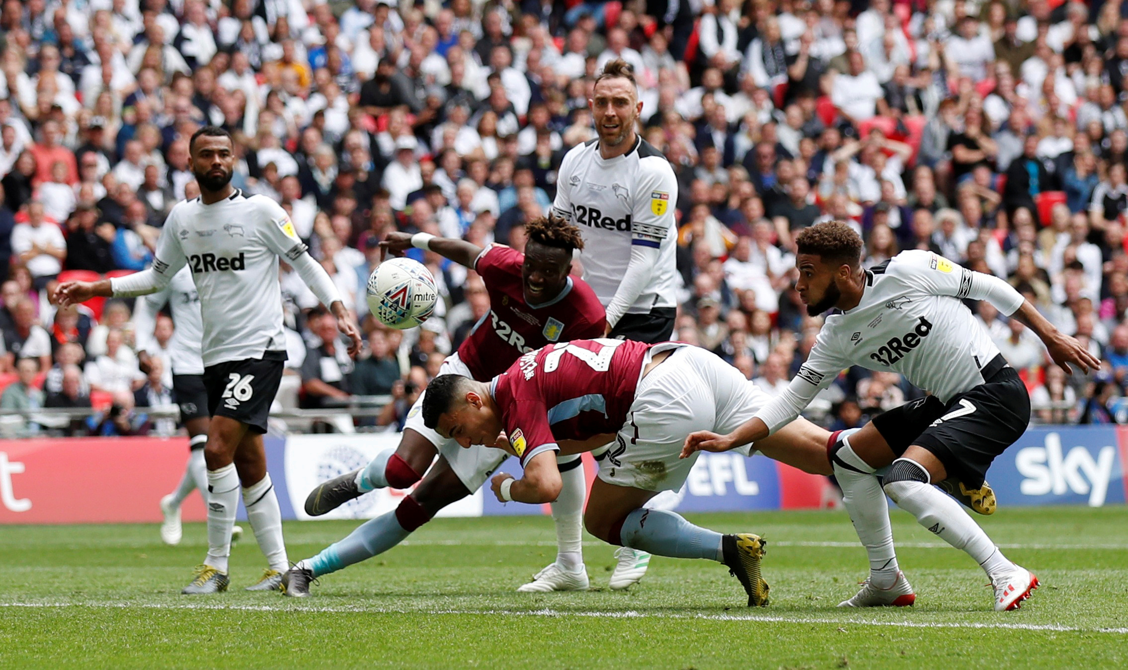 潘德夫：国米被裁判戏耍，范戴克手球明显是点球但却被无视