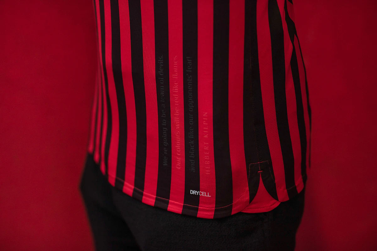 维塔尔世界波 上海海港2-0客胜武汉三镇距榜首3分